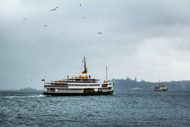 Ferries in istanbul-illusionst.com